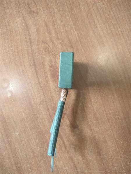 CHỔI THAN 40x32x12.5 - CÁI