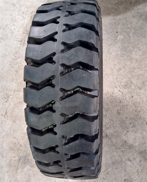 VỎ ĐẶC 700-12 (RIM 5.00) - CÁI