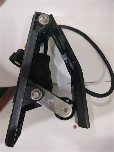 BÀN ĐẠP CHÂN GA BJSQ-002 5V - CÁI