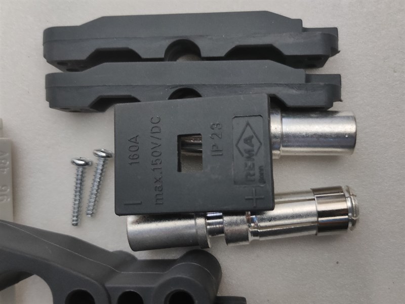 RẮC CẮM 160A-150V (CÓ TAY NẮM) - CÁI