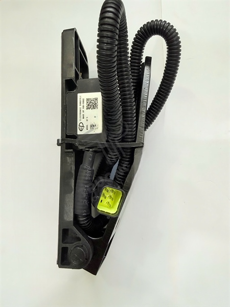 BÀN ĐẠP CHÂN GA EF-5 S92 8V EFL352 (GIẮC 5 CHÂN) - CÁI