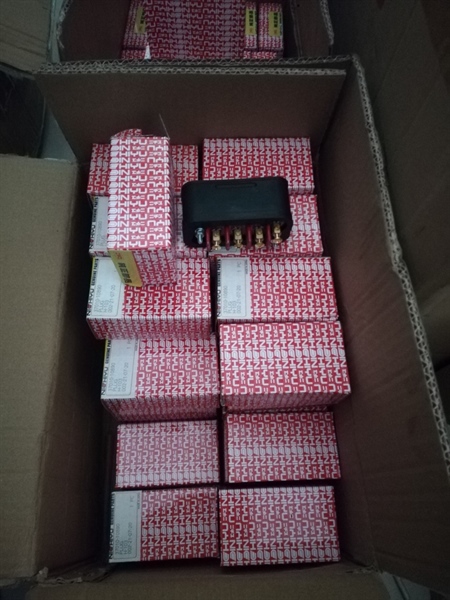 RẮC CẮM BÌNH RƯỢU 30A 250V - CÁI-1