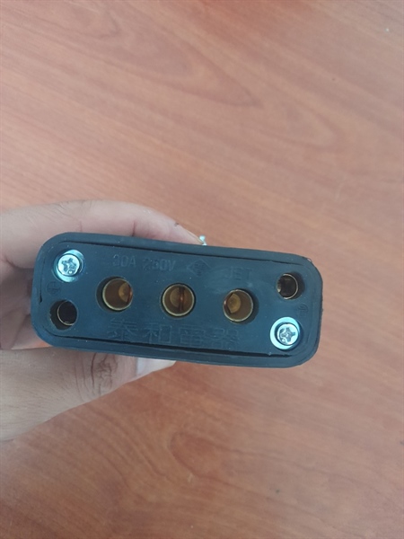RẮC CẮM BÌNH RƯỢU 30A 250V - CÁI